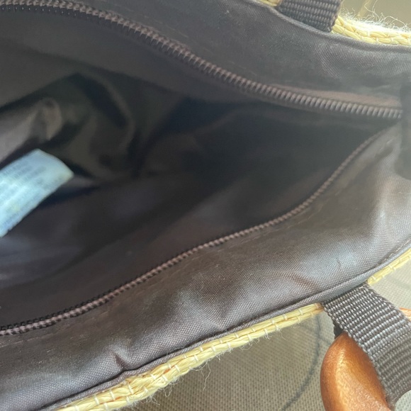 Small Boho Chic Wood Handle Puka Shell Handbag - Picture 6 of 10